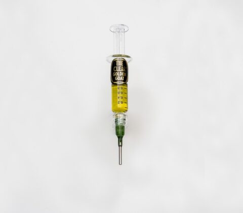 a medical instrument with a needle in the middle of it